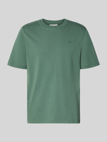 Produktfoto, T-Shirt mit Label-Stitching Modell 'Bobby' von Wood Wood, grüne Reine Baumwolle, Gerader-Schnitt, Rundhalsausschnitt, Rückenlänge bei Größe M 72 cm