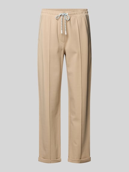 Produktfoto, Straight Fit Stoffhose mit Ziernähten von Marc Cain in Beige, elastischer Baumwoll-Mix, fixierte Beinabschlüsse, sichtbare Ziernähte, elastischer Bund mit Tunnelzug, 7/8-Länge, strukturierte Oberfläche