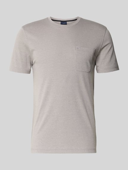 Produktfoto, T-Shirt mit Rundhalsausschnitt und Brusttasche von Christian Berg Men, Baumwoll-Mix, Regular-Fit, hellgrau, glatte Textur