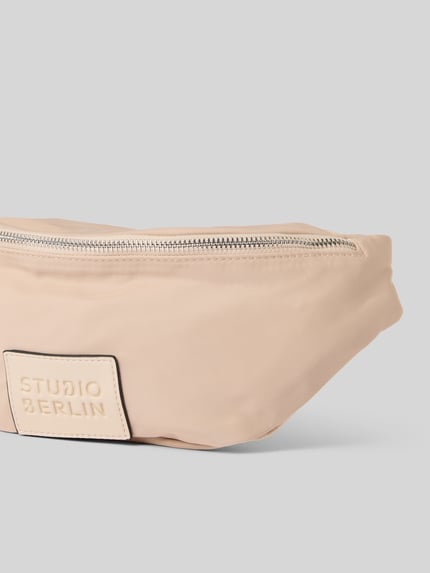 STUDIO BERLIN Bauchtasche mit Logo-Patch Modell 'Spandau' Sand 3