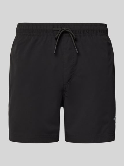 Produktfoto, schwarze Straight Fit Badeshorts mit Logo-Detail Modell 'Maui' von Jack & Jones, elastischer Bund mit Tunnelzug, glatte Textur