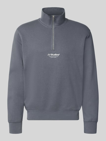 Produktfoto, Regular Fit Sweatshirt aus Baumwoll-Mix Modell 'Soho' von JACK & JONES in Grau mit Troyer-Kragen, Logo-Print und elastischen Abschlüssen.