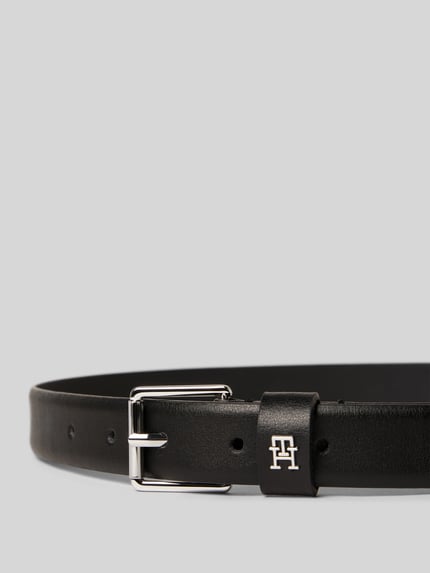 Produktfoto, Gürtel aus echtem Leder von Tommy Hilfiger in Optik: Unifarben mit Dornschließe, Logo-Applikation aus Metall, Materialverarbeitung: Glattleder