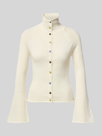 Produktfoto, cremefarbener Cardigan mit Rollsaum Modell 'FOLKLORE' von DAISY STREET, Slim Fit, Rundhalsausschnitt, Knopfleiste, Textur wirkt weich.