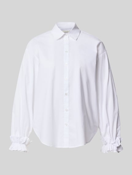 Produktfoto, Relaxed Fit Bluse mit Rüschen von Christian Berg Woman aus weißer Baumwolle, Hemdblusenkragen, Knopfleiste, lange Ärmel