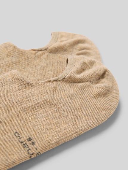 Productfoto, Socken met geribde boord in 2-pack van camano, beige katoenmix met stretch, labelprint, close-up van textuur.