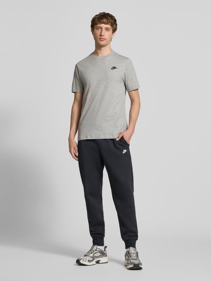 Nike T-Shirt mit Label-Stitching Hellgrau Melange 1