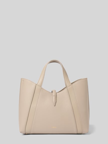 Produktfoto, Handtasche mit Applikation Modell 'GOCCIA' von FURLA aus beigem Leder, offene Struktur, kurze Tragegriffe, verstellbarer Schultergurt, Reißverschlussfach innen, Maße ca. 28 cm Breite, 23 cm Länge, 11 cm Tiefe, Schulterriemen ca. 97 cm, strukturierte Oberfläche
