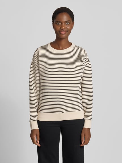 Vrouwenmodel draagt sweatshirt uit mix van viscose en elastaan, los model, ronde hals, elastische boorden, Model 'Ima' van MSCH Copenhagen, voorkant volledig zichtbaar
