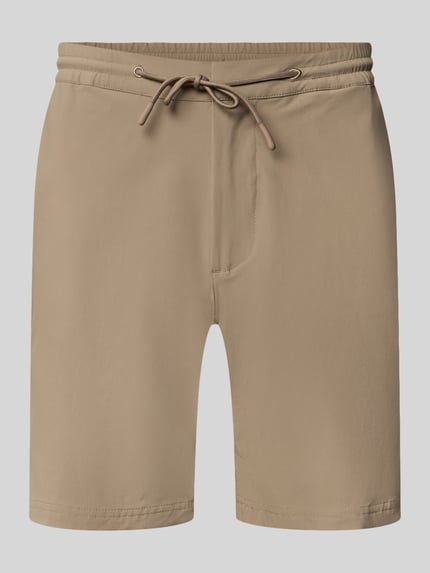 Produktfoto, beigefarbene Straight Fit Shorts mit Eingrifftaschen Modell 'Drift' von SCANDINAVIAN EDITION, elastischer Material-Mix, elastischer Bund mit Tunnelzug