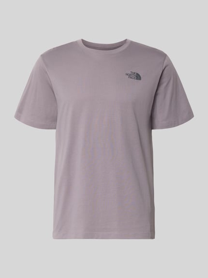 Produktfoto, T-shirt met logo en ronde hals van The North Face, herenmodel, katoenmix, regular fit, ruglengte maat M 71 cm, lichtpaars