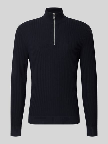 Produktfoto, Strickpullover met geribde afwerkingen van Christian Berg Men, donkerblauw katoen, regular fit, hoge kraag, korte rits.