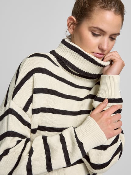 ONLY Golf o kroju oversized z bawełny model ‘QUEENIE’ Złamany biały 3
