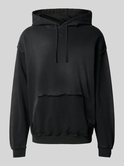 Produktfoto, Oversized Hoodie aus Baumwoll-Mix von Diesel in Schwarz, Used-Look, Känguru-Tasche, Kapuze mit Tunnelzug, elastische Bündchen.