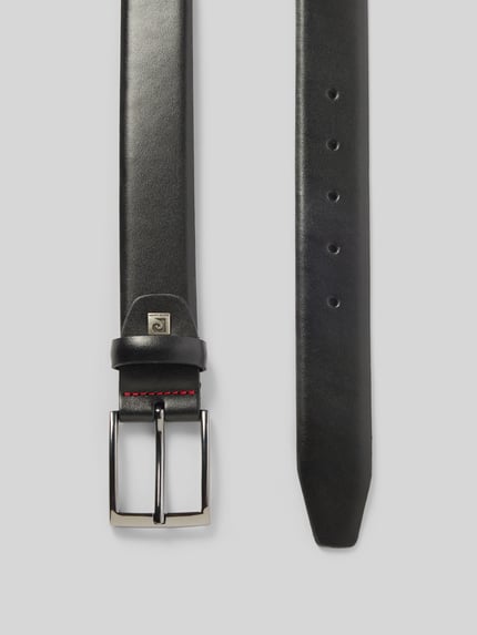Produktfoto, Ledergürtel mit Dornschließe und Label-Detail von Pierre Cardin aus echtem Leder, schwarz, klassische Form, 3,5 cm breit