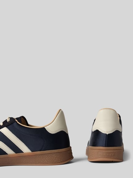 Productfoto, Sneaker aus Leder-Textil-Mix Modell 'Cuzima' van Gant in donkerblauw en beige, afgeronde punt, vetersluiting, labeldetail, rubberzool, hakhoogte maat 40: 3 cm, schachthoogte maat 40: 8 cm, schachtbreedte maat 40: 9 cm