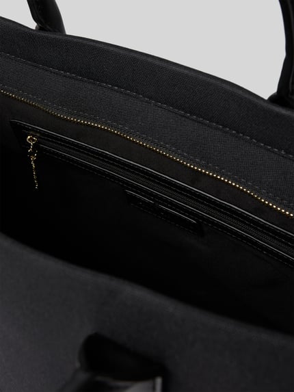 Produktfoto, schwarze Handtasche aus Baumwoll-Viskose-Mix Modell 'ACANTHA' von VALENTINO BAGS mit Reißverschlussfach und goldfarbenem Zipper, detailreiche Textur innen sichtbar