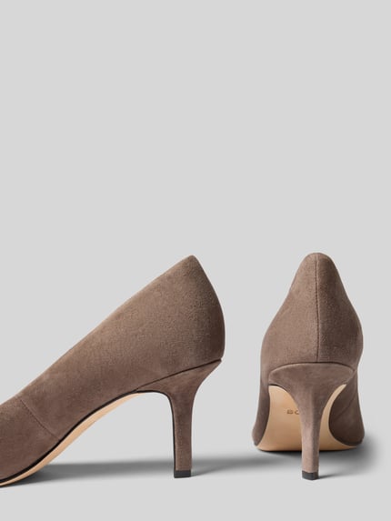Productfoto, lichtbruine pumps van geitenleer met fijne suèdetextuur, model 'Miah_Pump70_SD' van BOSS, Dames pumps