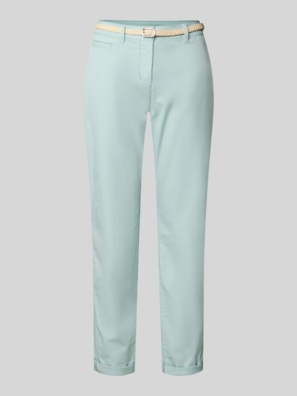 Produktfoto, Slim Fit Chino aus Baumwoll-Mix von Tom Tailor in Hellblau, unifarben, Kontrastnähte, Gürtelschlaufen, Taschen, glatte Struktur