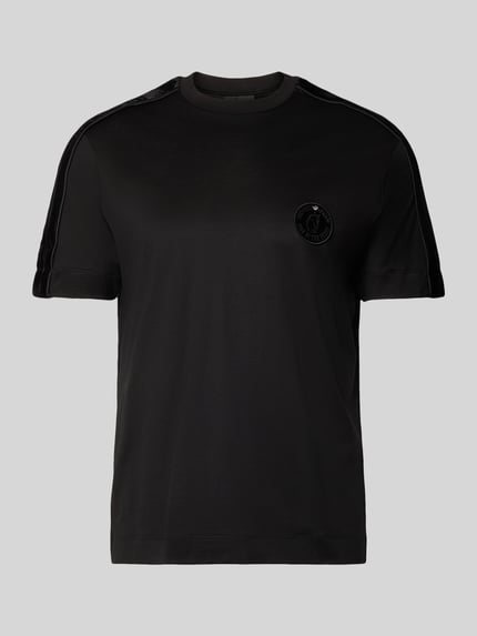 Produktfoto, T-Shirt mit Label-Detail von Emporio Armani in Schwarz, Lyocell-Baumwoll-Mix, Regular-Fit, gerippter Rundhalsausschnitt, Rückenlänge 70 cm bei Größe M