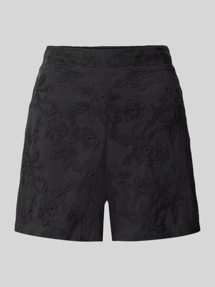 Produktfoto, schwarze Regular Fit Stoffshorts aus reiner Baumwolle Modell 'PCGINGER' von PIECES, florale Muster, Struktur sichtbar, Damen Stoffshorts