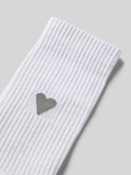 Productfoto, Socken met label-print van Unio, wit met geribde textuur, zilveren label, katoen-metaalmix met stretch.