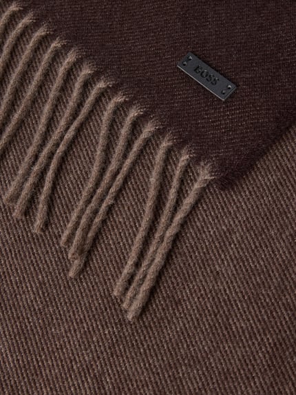 Produktfoto, Schal aus Schurwolle mit Fransen von BOSS, unifarben, Label-Detail, Webware, rechteckige Form, Damen Schal