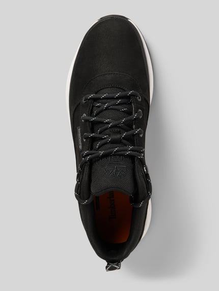 Produktfoto, Sneaker aus Leder-Mix von Timberland in Schwarz mit abgerundeter Form, Schnürverschluss, strukturierter Sohle, Label-Detail