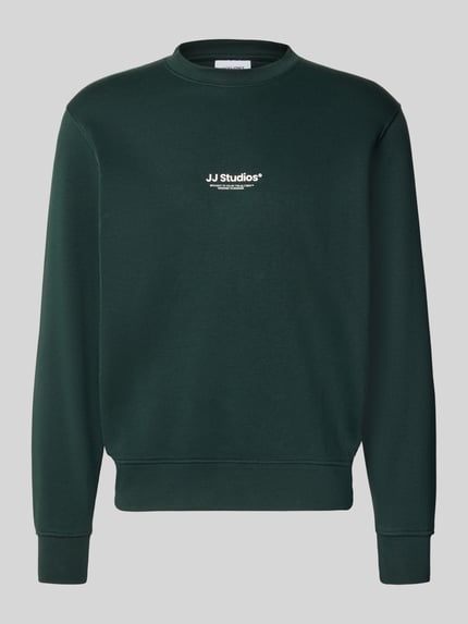 Produktfoto, Regular Fit Sweatshirt aus Baumwoll-Mix Modell 'Soho' von JACK & JONES in Dunkelgrün mit Logo-Print, Rundhalsausschnitt, elastische Abschlüsse, strukturierte Oberfläche, schlichte Passform