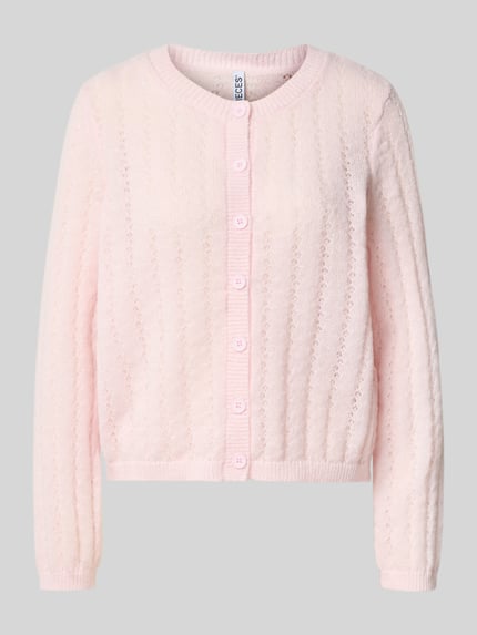 Produktfoto, jasnoróżowy kardigan rozpinany o fakturze dzianinowej z okrągłym dekoltem, Regular Fit Strickjacke mit Rundhalsausschnitt Modell 'ADA' von PIECES, kardigan rozpinany damski