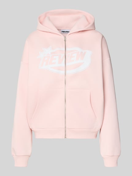 Produktfoto, Sweatjacke mit Logo und Känguru-Tasche von Review in Rosa, Relaxed Fit, Reißverschluss, Baumwoll-Mix, strukturierte Oberfläche