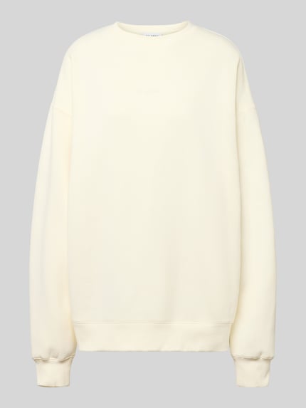 Produktfoto, cremefarbenes Sweatshirt mit Rundhalsausschnitt Modell 'Good Karma' von OH APRIL, Oversized, glatte Baumwoll-Mix Textur