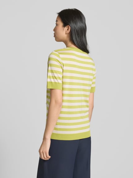 COMMA T-Shirt mit Rundhalsausschnitt Gruen 5