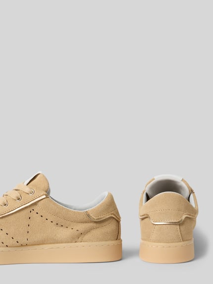 Produktfoto, Sneaker uit ledermix met logo-reliëf model 'Hell' van Guess, afgeronde pasvorm, gladde zool, beige kleur, maat 39 context
