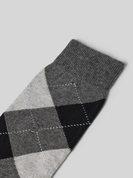 Produktfoto, Socken mit Zickzack-Muster Modell 'Queen' von Burlington aus Bio-Baumwollmischung, grau, schwarz, weiß, elastische Rippenbündchen