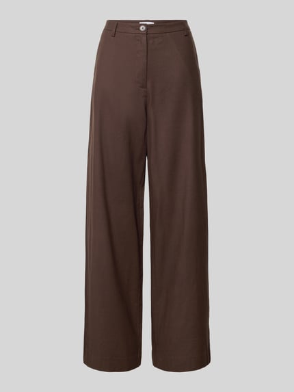 Produktfoto, Stoffhose mit französischen Eingrifftaschen von Jake*s Collection in Braun, Wide-Leg-Fit, Knopf-Reißverschluss, glatte Textur. Bundweite bei Größe 38: 40 cm, Innenbeinlänge 106 cm.