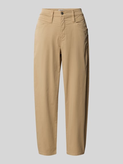 Produktfoto, Straight Fit Hose mit Reißverschluss-Detail Modell 'Bora' von MAC aus elastischem Baumwoll-Mix in Beige, Damen Hose, Eingriff- und Gesäßtaschen, Knopf- und Reißverschluss, Bundweite 39 cm, Innenbeinlänge 69 cm, Vorderansicht.