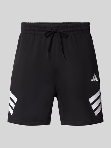 Produktfoto, Regular Fit Sport-Shorts mit Logo-Print von adidas, unifarben, elastischer Bund mit Tunnelzug, weiße Streifen, seitliche Taschen