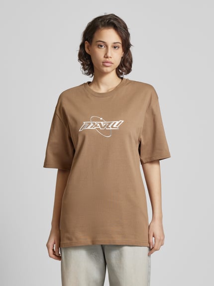 REVIEW X MATW T-shirt z nadrukiem z logo — MATW X Review Szarobrązowy 4