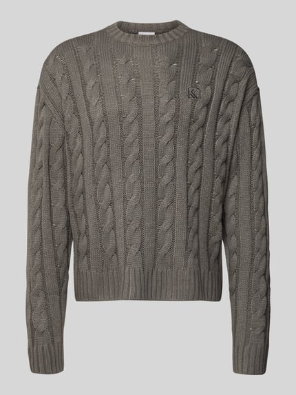 Produktfoto, Strickpullover mit gerippten Abschlüssen von KARL KANI w luźnym kroju, szary melanż, tekstura warkoczowa, okrągły dekolt