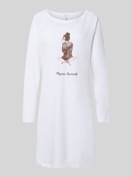 Productfoto, oversized nachthemd van pure katoen model 'Meine Auszeit' van LOUIS & LOUISA, wit met motiefprint, ronde hals, raglanmouwen, lange mouwen