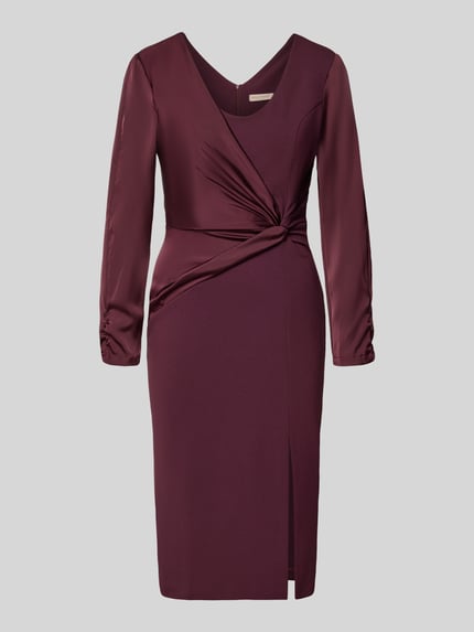 Produktfoto, Cocktailkleid mit Raffungen von Rinascimento in Bordeauxrot, Material-Mix mit Stretch, tailliert, Wickel-Optik, Gehschlitz, U-Ausschnitt, Nahtreißverschluss