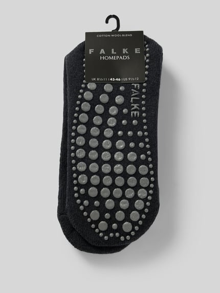Produktfoto, Socken mit geripptem Abschluss von Falke aus Baumwoll-Woll-Mix mit Stretch-Anteil, Anti-Rutsch-Besatz, körpernaher Schnitt, dunkle Farbe, strukturierte Oberfläche