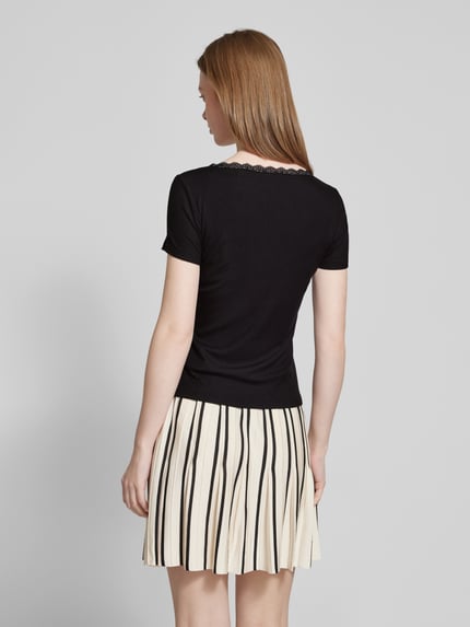 GUESS T-shirt z wiązanym detalem model ‘LIA’ Czarny 5