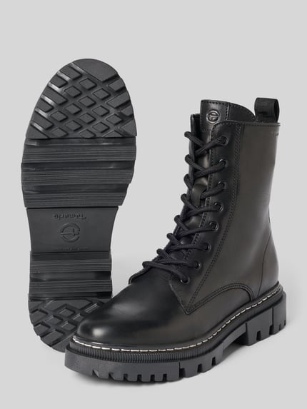 Produktfoto, zwarte Schnürstiefel aus echtem rundleer van Tamaris op grijze achtergrond met grove zool, Dames Schnürstiefel van Tamaris