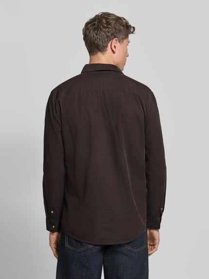 GUESS Koszula casualowa o kroju regular fit z drobnego sztruksu Czekoladowy 5
