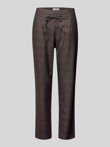 Produktfoto, Hose im Allover-Look mit elastischem Bund und Tunnelzug von Christian Berg Woman, braun kariert, Material-Mix mit Viskose-Anteil, Regular Fit, strukturierte Oberfläche, neutraler Hintergrund.
