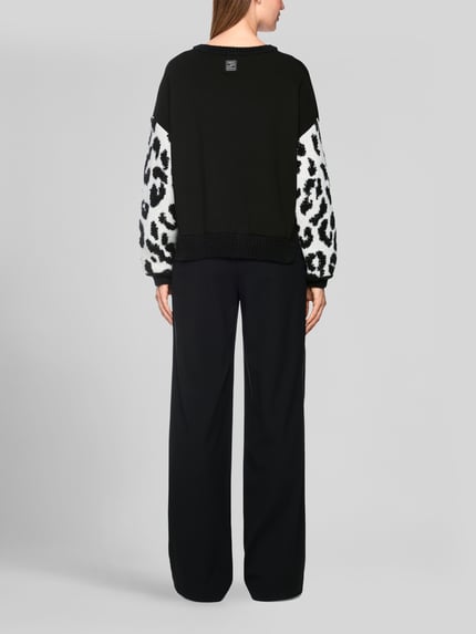 Marc Cain Pullover aus Alpaka-Woll-Mix mit Logo-Patch Weiss 5