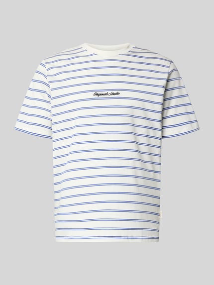 Produktfoto, T-Shirt mit Streifenmuster und Label-Stitching von Jack & Jones aus Reine Baumwolle, Relaxed-Fit, weiß-blau, Rundhalsausschnitt, Rückenlänge bei Größe M 72 cm.