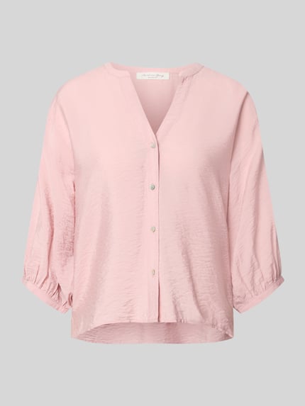Produktfoto, Regular Fit Bluse aus Viskose-Mix mit 3/4-Arm von Christian Berg Woman in zartem Rosa, fließende Textur, Knopfleiste, V-Ausschnitt, Rückenlänge bei Größe 36: 59 cm, Ärmellänge: 35 cm